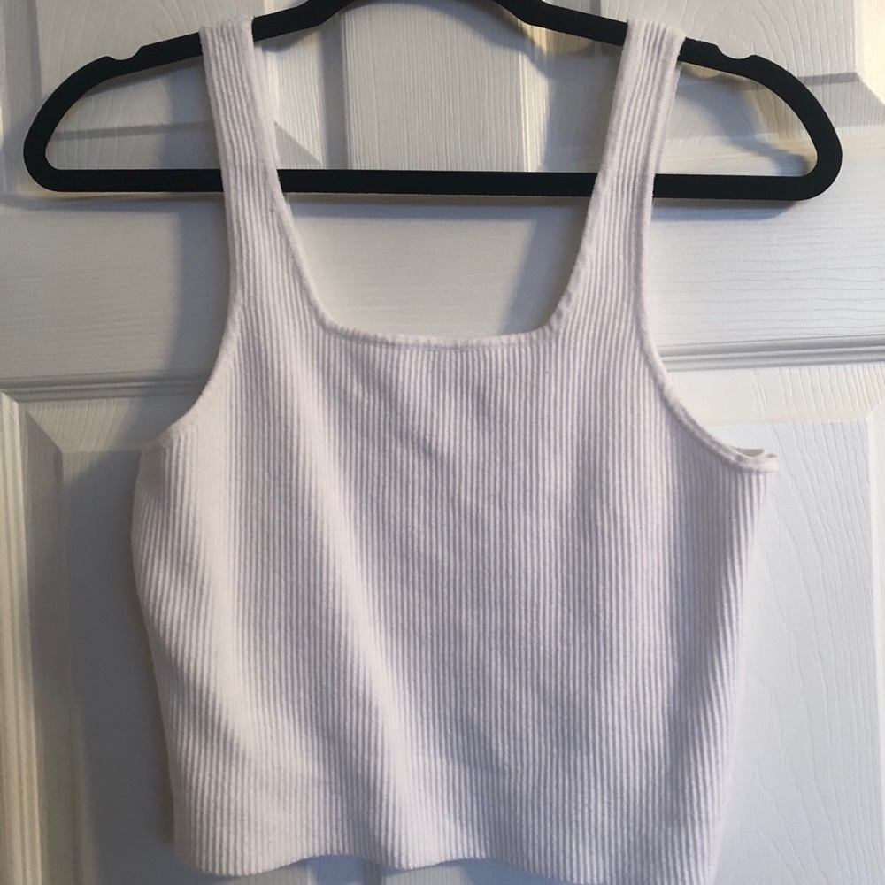 white kendall and kylie cropped tank top